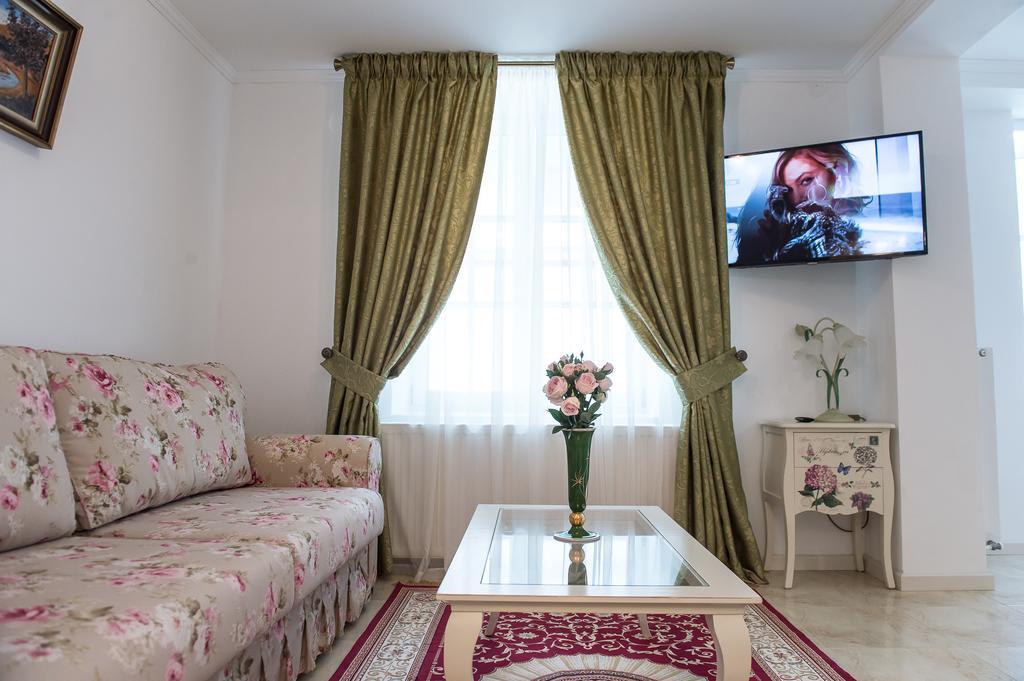 Baroc Apartments & Studio Sibiu Buitenkant foto
