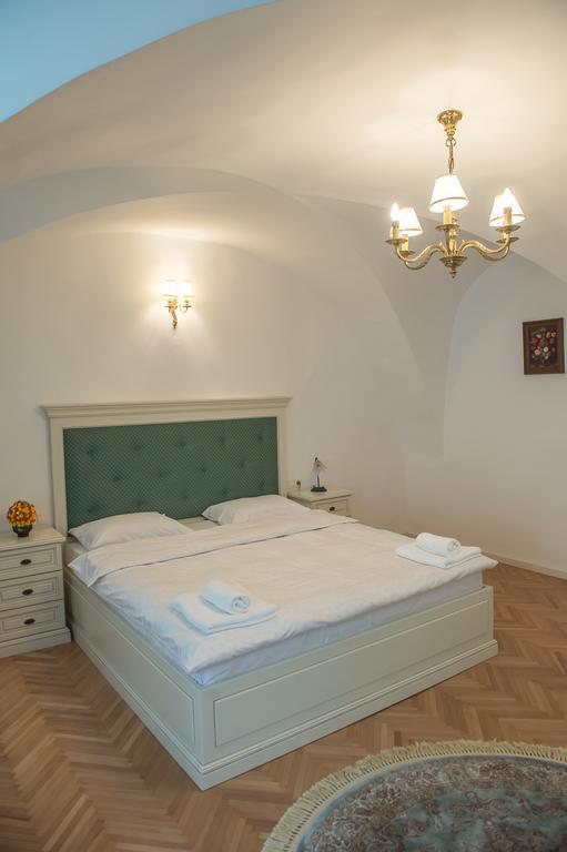 Baroc Apartments & Studio Sibiu Buitenkant foto