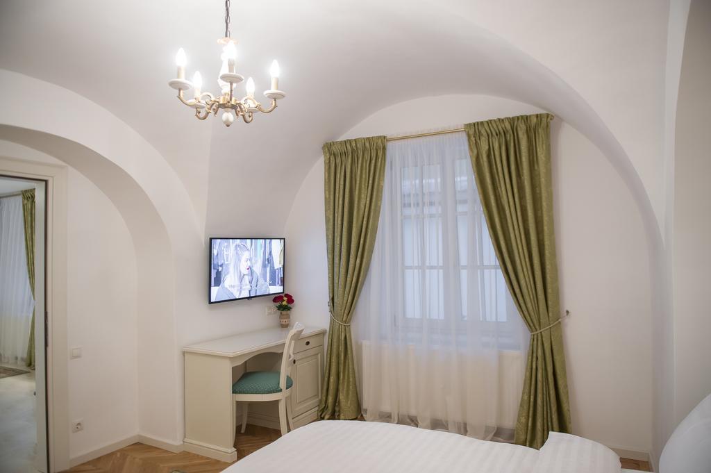 Baroc Apartments & Studio Sibiu Buitenkant foto