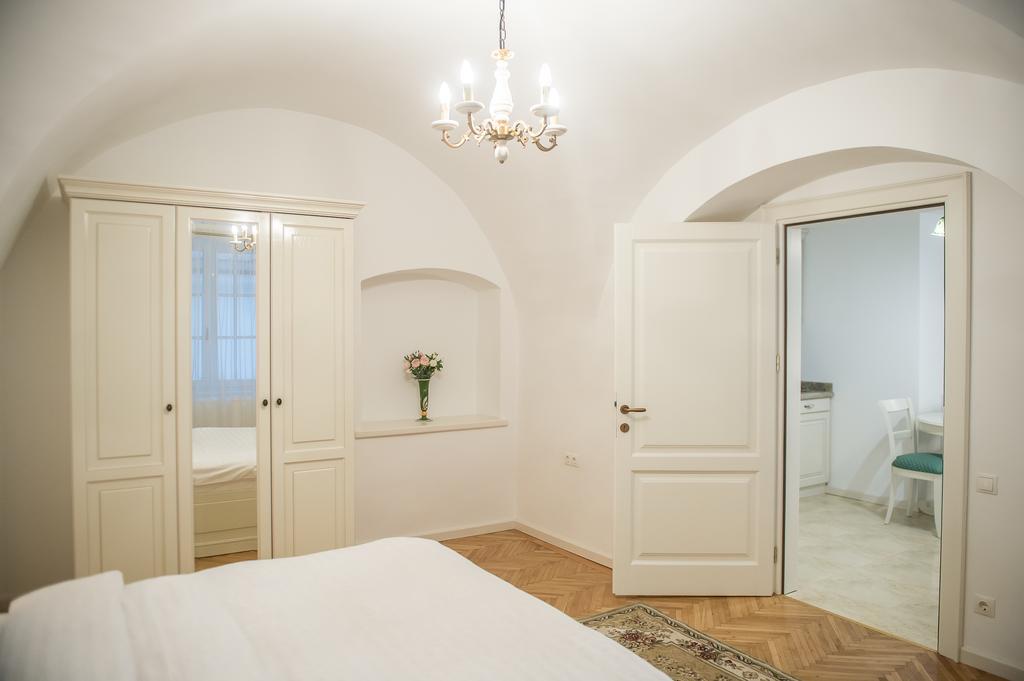 Baroc Apartments & Studio Sibiu Buitenkant foto